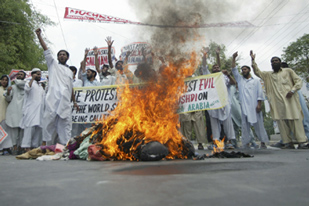 rushdie protests