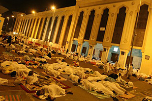 Pilgrims on their way to Arafat