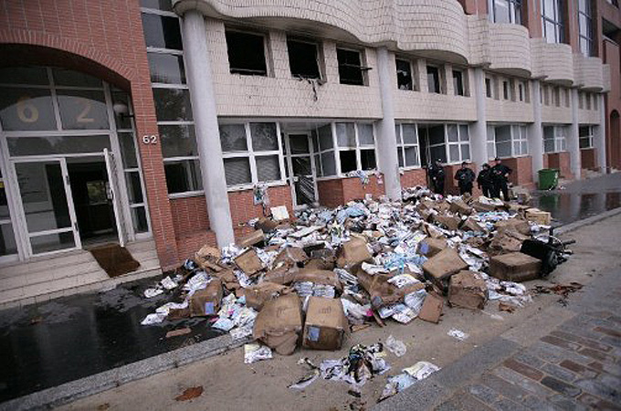 charlie hebdo burnt down