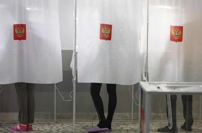 Russians voting