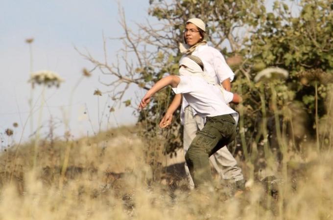 Israeli settlers clash with Palestinians