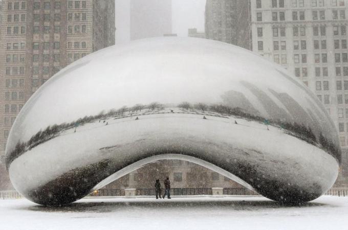 Major Blizzard Roars Through Chicago Area