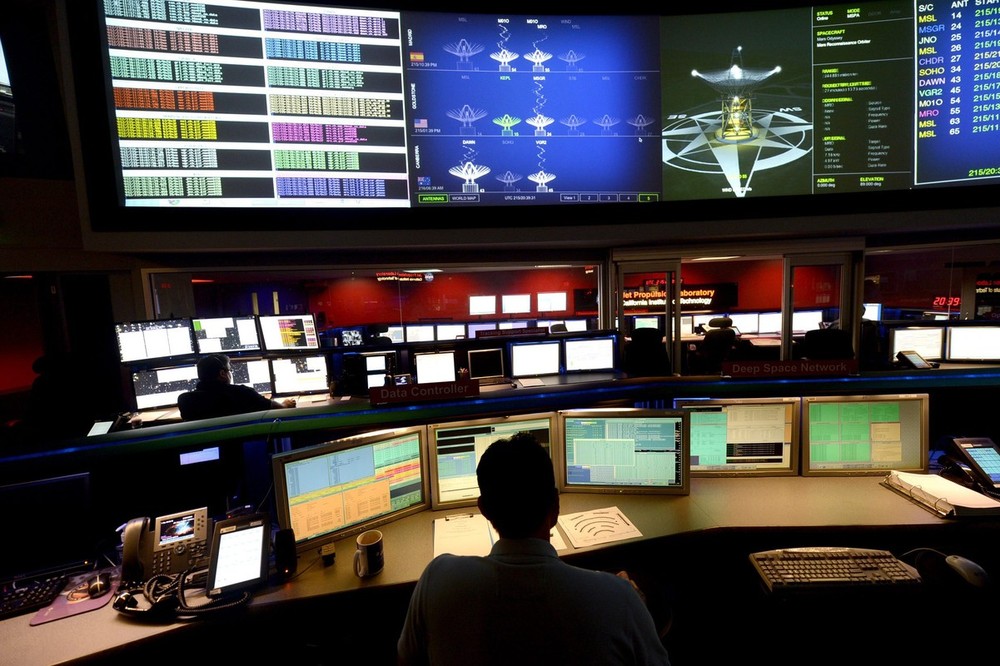 NASA''s Curiosity rover on course for Mars