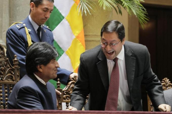 Bolivia''s Minister of Economy and Finance Arce Catacora talks with President Evo Morales in La Paz