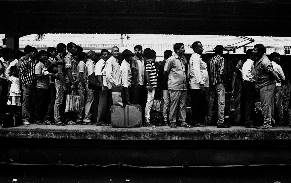 Indian Railways is the world(***)s largest railway network, with a total length of 65,000 km and 7,500 stations.