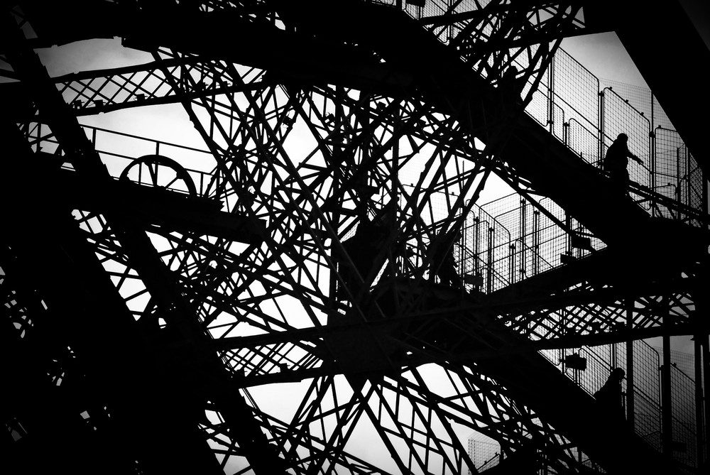 <p>The Eiffel Tower is perhaps Paris(***)s most iconic monument. Standing at 324 metres, it is the city(***)s tallest building. </p>