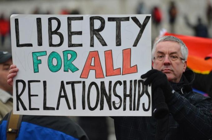 BRITAIN-FRANCE-GAY-MARRIAGE-ADOPT