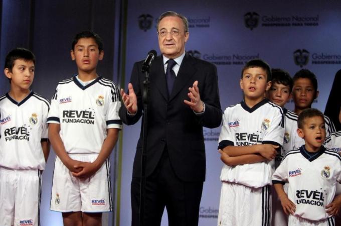 During a recent visit to Colombia, Real President Perez (C) toured 10 schools the foundation runs in Bogota [EPA]