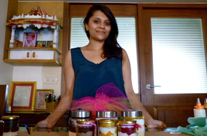 Nishita Kamdar uses a Mumbai delivery service to transport her "Jar Cakes" [Suranjana Tewari/ Al Jazeera]