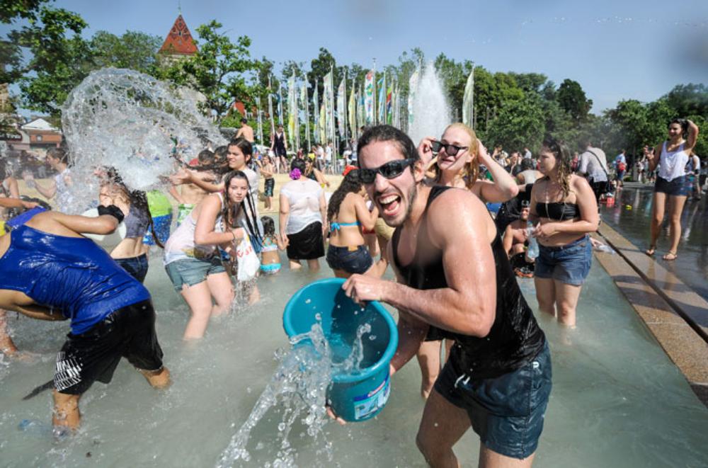 Temperatures continue to soar throughout Europe; in the bid to keep cool people are seen frolicking at public baths.