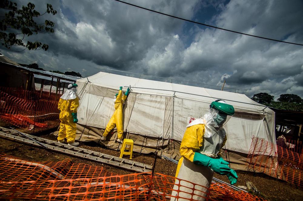 <p>Treating Ebola patients is not an easy task. All work inside the isolation area must be carried out in full protective clothing.</p>