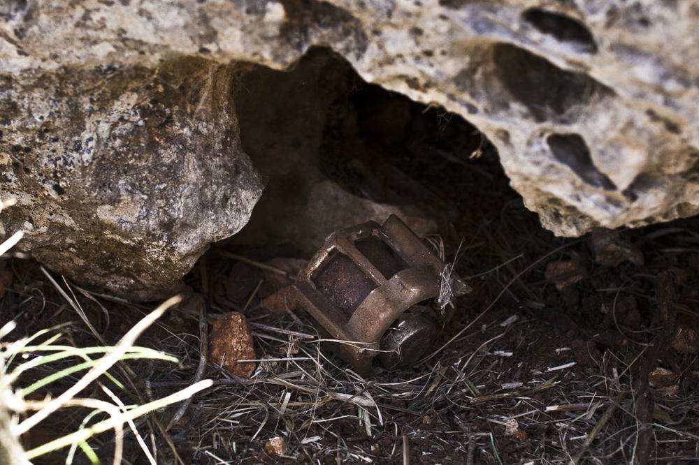 <p>(***)Remaining land mine and cluster munition contamination is said to affect 565 towns and more than 900,000 people,(***) the Landmine and Cluster Munition Monitor has found.</p>