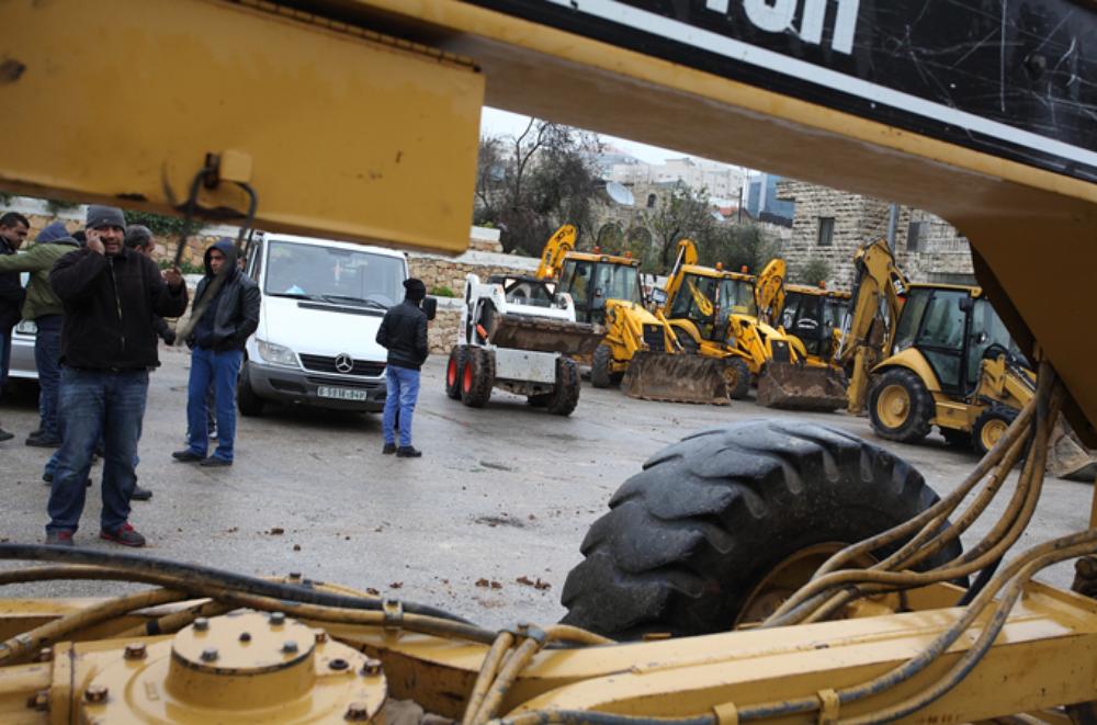 <p>After Palestine was surprised by last year(***)s snow, the municipality of Ramallah was ready well in advance of Storm Huda last week. Staff prepared 47 storm emergency vehicles, including diggers, snowploughs and 4x4 Jeeps. Emergency supplies were sent out to various areas across the city.</p>