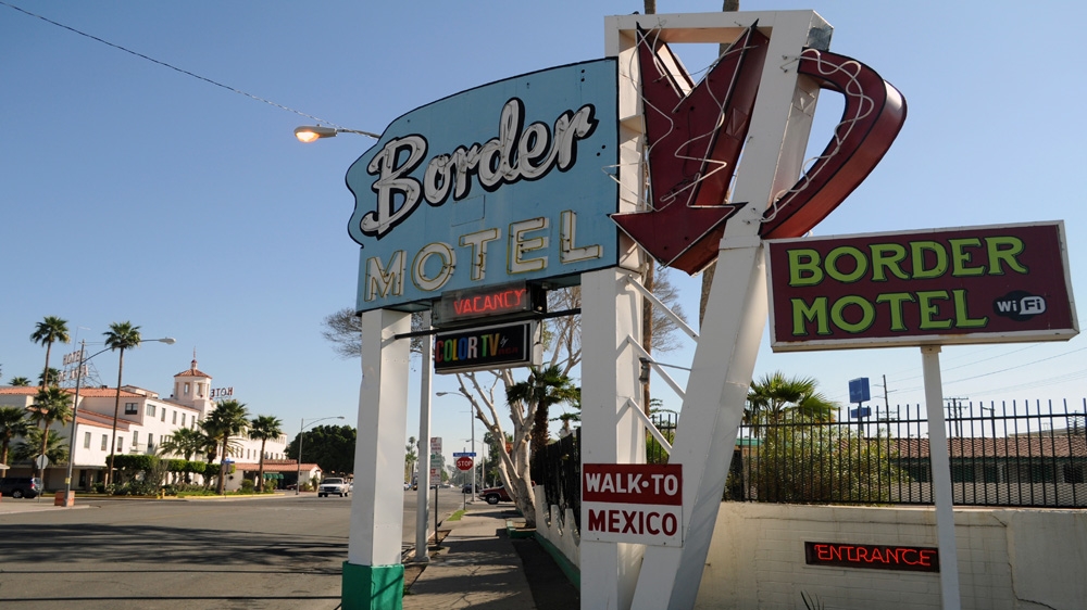 Locals cross in both directions daily for work, shopping and entertainment [Joe Jackson /Al Jazeera] 