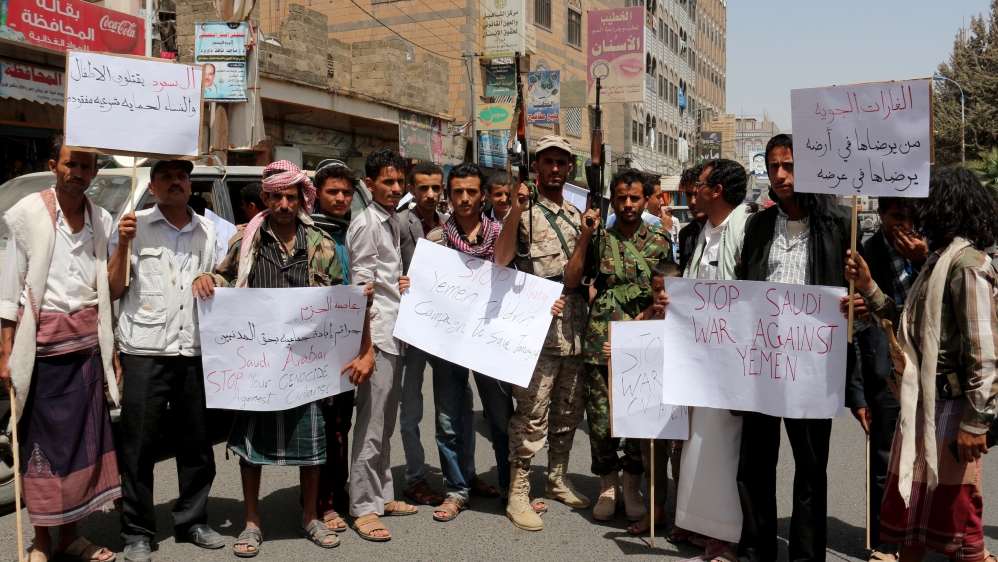 Supporters of Yemeni former President Ali Abdullah Saleh and Houthis take part in a protest against Saudi-led operations at Al-Tahrir Square in Ibb, Yemen [Getty]