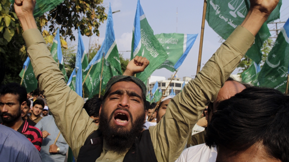 A supporter of Pakistan''s Jamaat-e-Islami shouts slogans during a demonstration to condemn the execution of Mohammad Qamaruzzaman [AP]