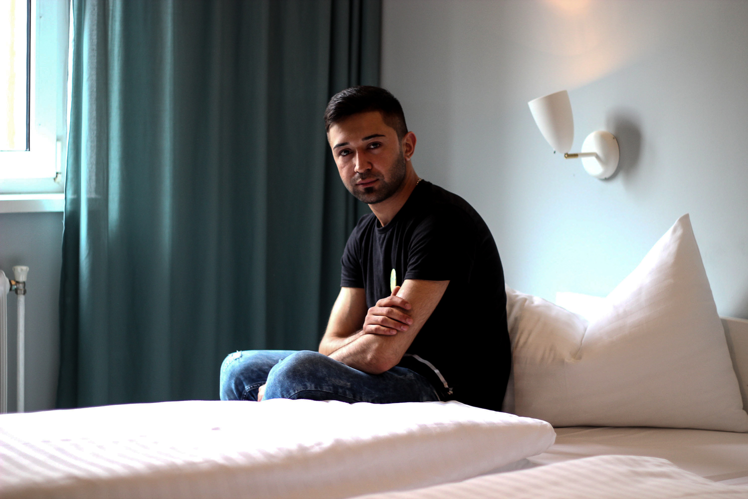 A hotel that employs refugees/DO NOT USE/RESTRICTED