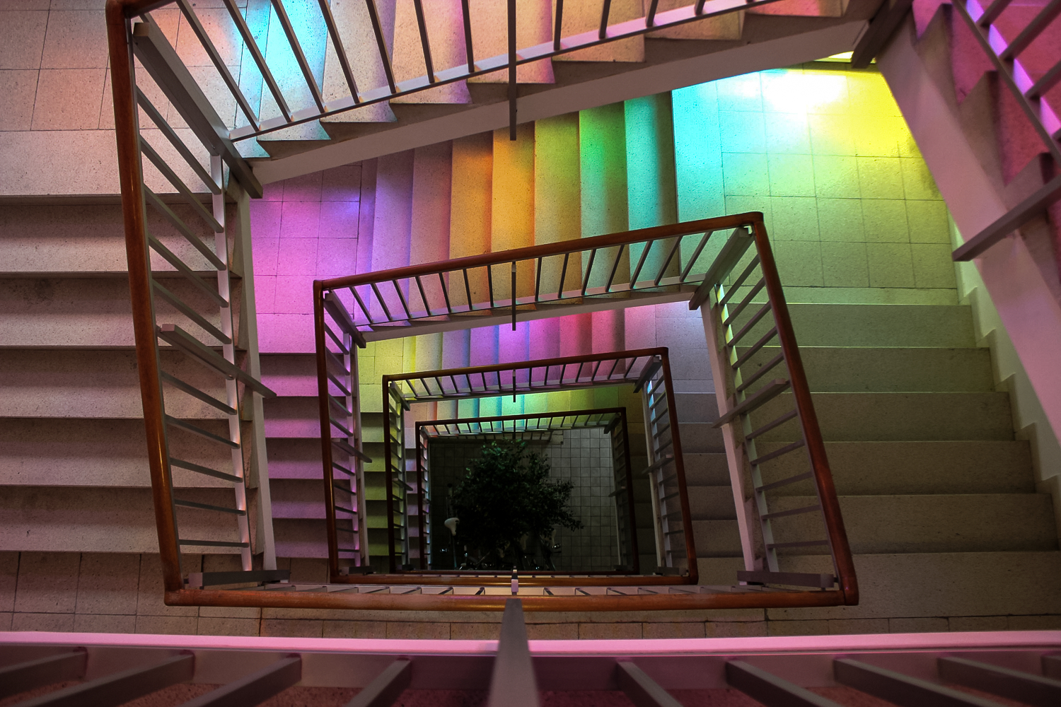 A hotel that employs refugees/DO NOT USE/RESTRICTED