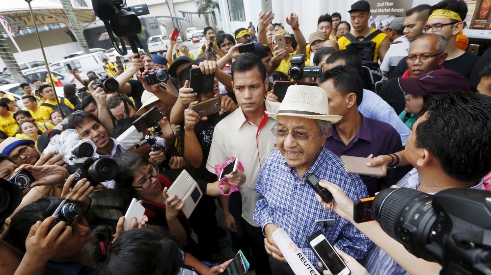 Former Malaysian PM Mahathir Mohamad joined the protesters and told them 'the only way for the people to get back to the old system is for them to remove this prime minister' [Reuters]