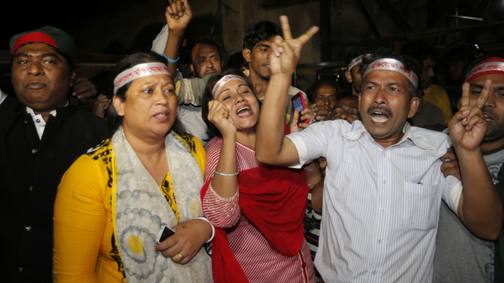Supporters of the ruling Awami League greeted the news of the hangings by holding street parties and distributing sweets [AP]