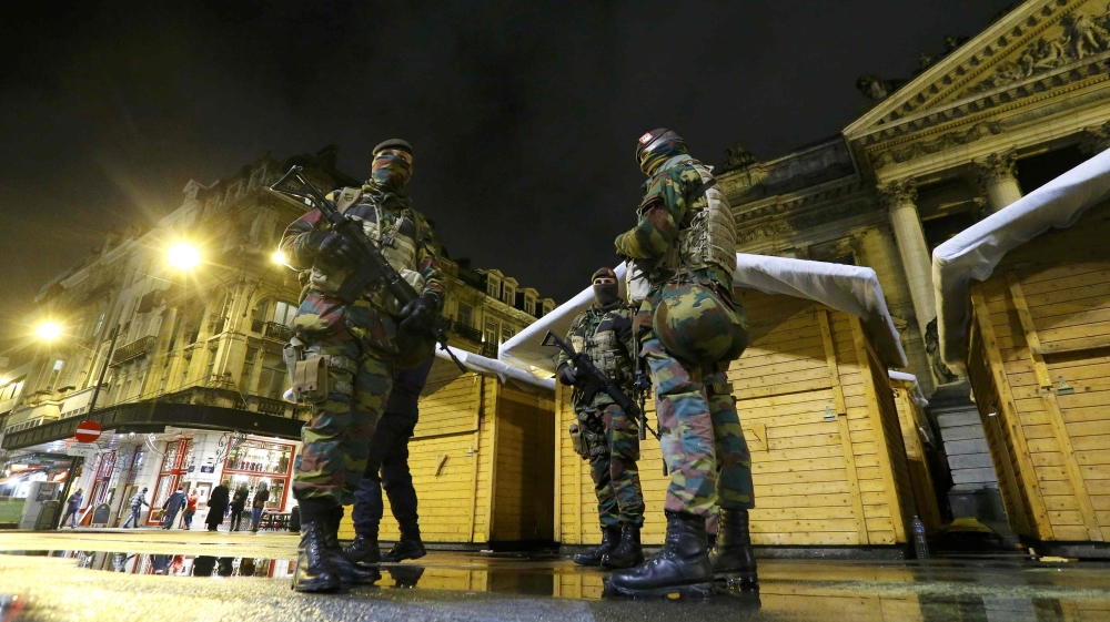 Belgian soldiers patrol in central Brussels [REUTERS]