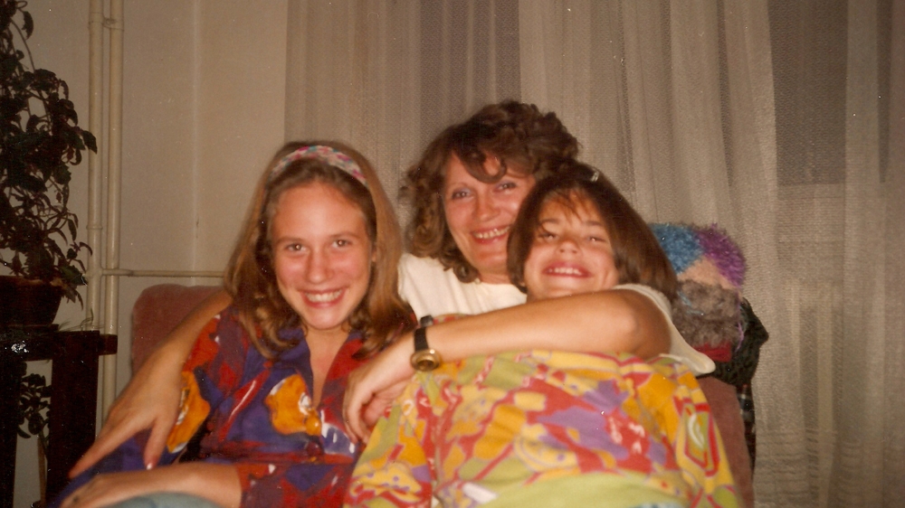 Tina with her mother in 1994 in Belgrade [Tina Smalcelj/Al Jazeera]