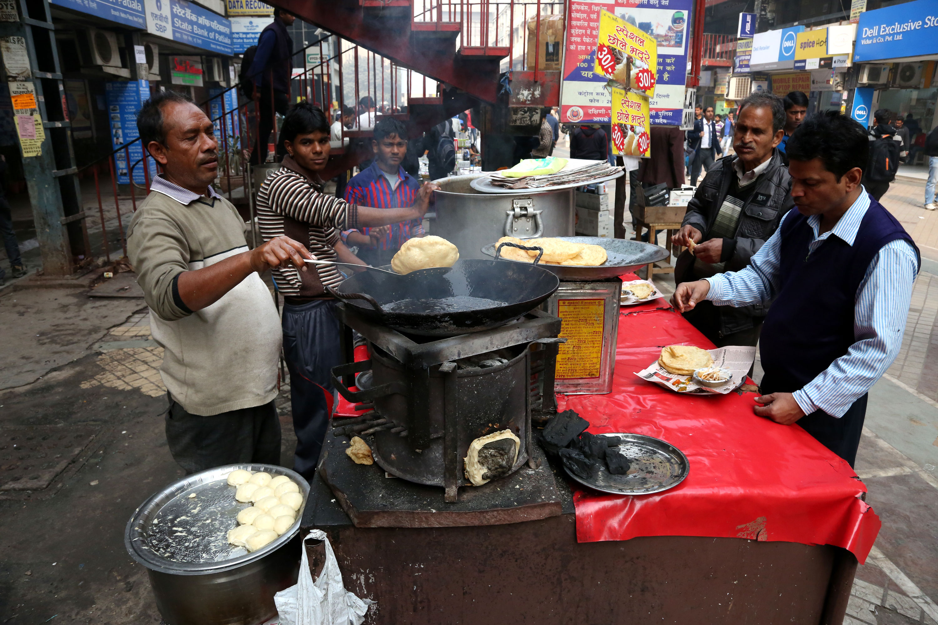 Street vendors Delhi India [Showkat Shafi/Al Jazeera]