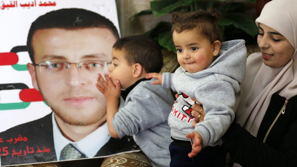 Wife of jailed Palestinian journalist al-Qeq appeals to the public