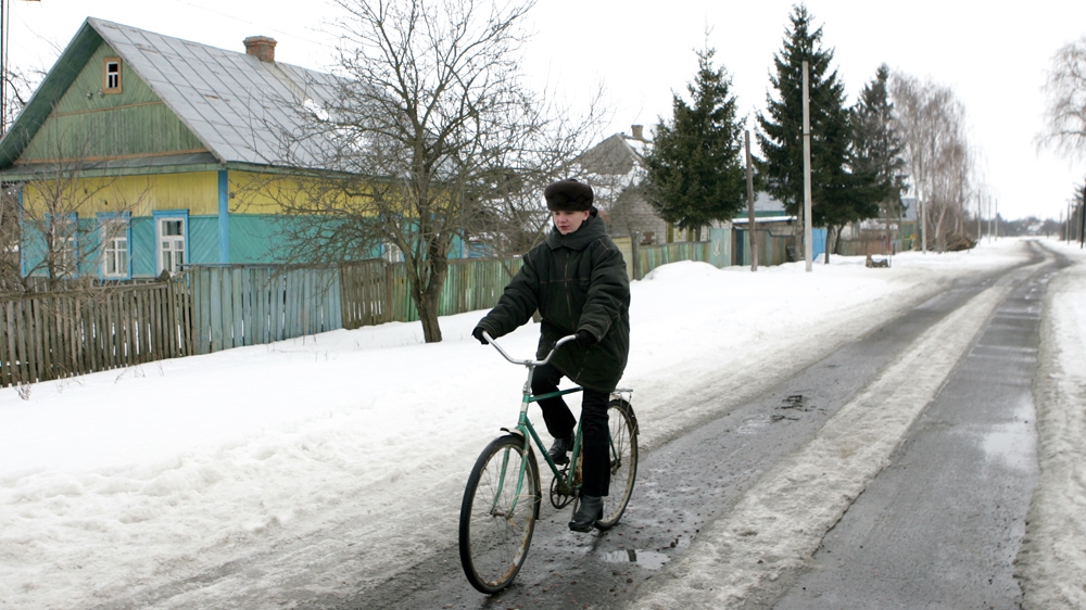 A street scene in the city of Hoiniki in Belarus. 'Lukashenko has turned Belarus into an unprofitable branch of the Russian economy,' Mikalai Statkevich explains [Ezra Shaw/Getty Images]