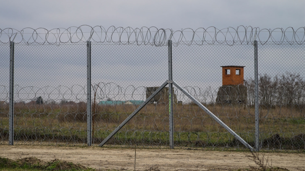 Refugees have tried to breach the fence on Hungary-Serbian border on several occasions [Sorin Furcoi/Al Jazeera]