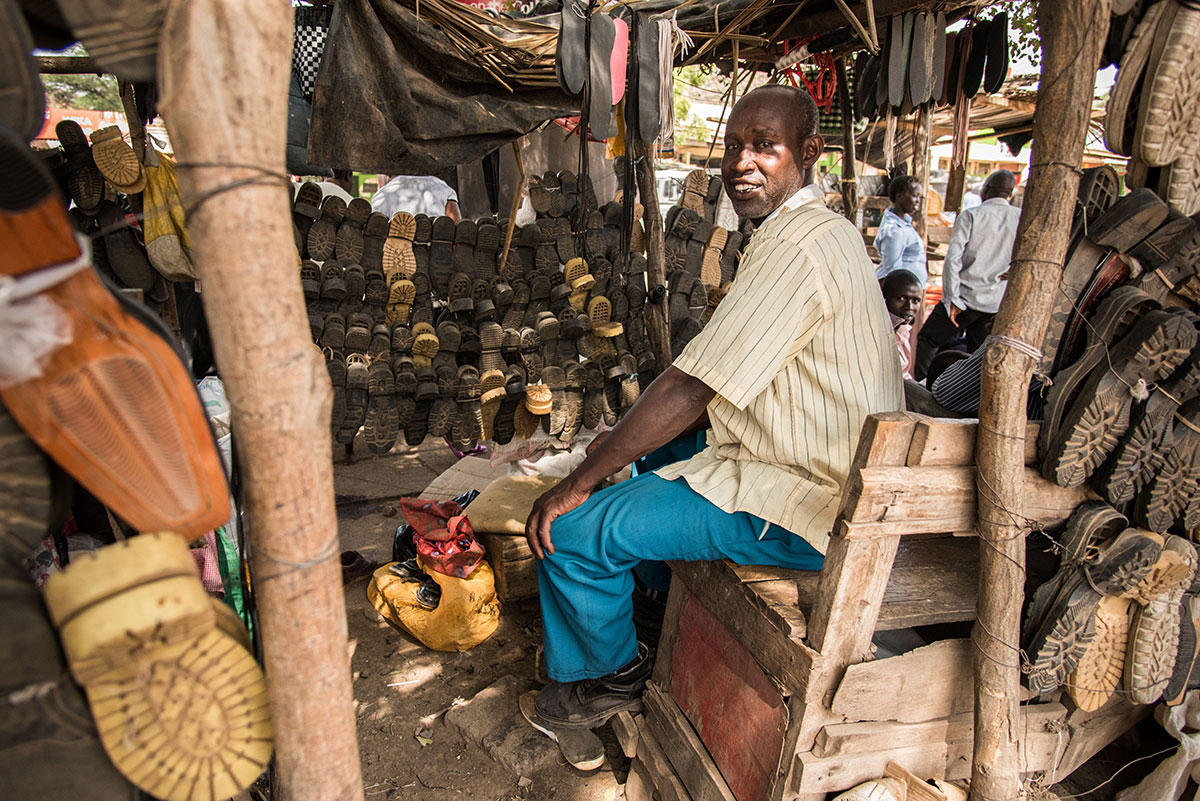 Dripping Gold: On the Hunt for Honey in Kenya/ Please Do Not Use