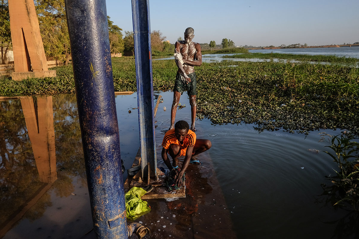 Current Life on the Niger River/ Please Do Not Use