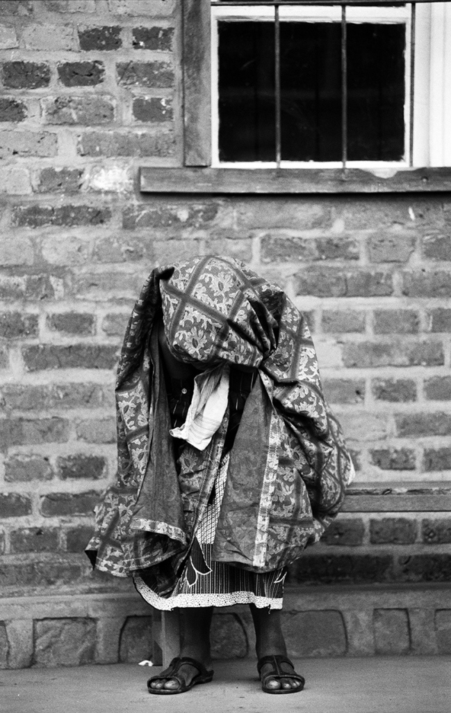 A grief-stricken and traumatised Tutsi woman outside a Red Cross hospital in Byumba, north of Kigali [Jack Picone/Al Jazeera]