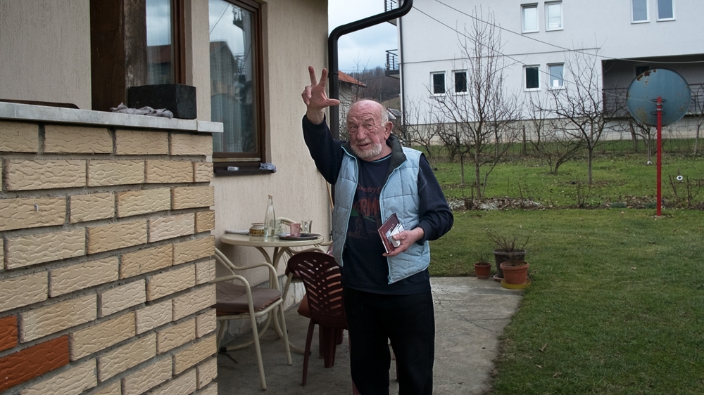 Vojislav Carkic makes the symbol of the Holy Trinity, which has also come to mean 'Unity saves Serbia' [Arianna Pagani/Al Jazeera]