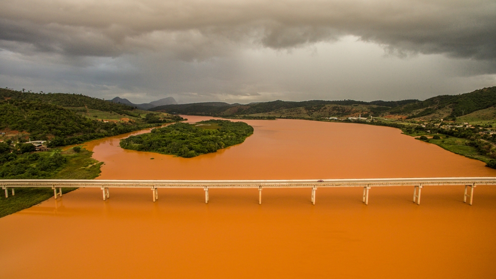 It took 16 days for the 62 million cubic-metres of mining waste to reach the ocean - 600 kilometres away [Fabio Nascimento/Al Jazeera]
