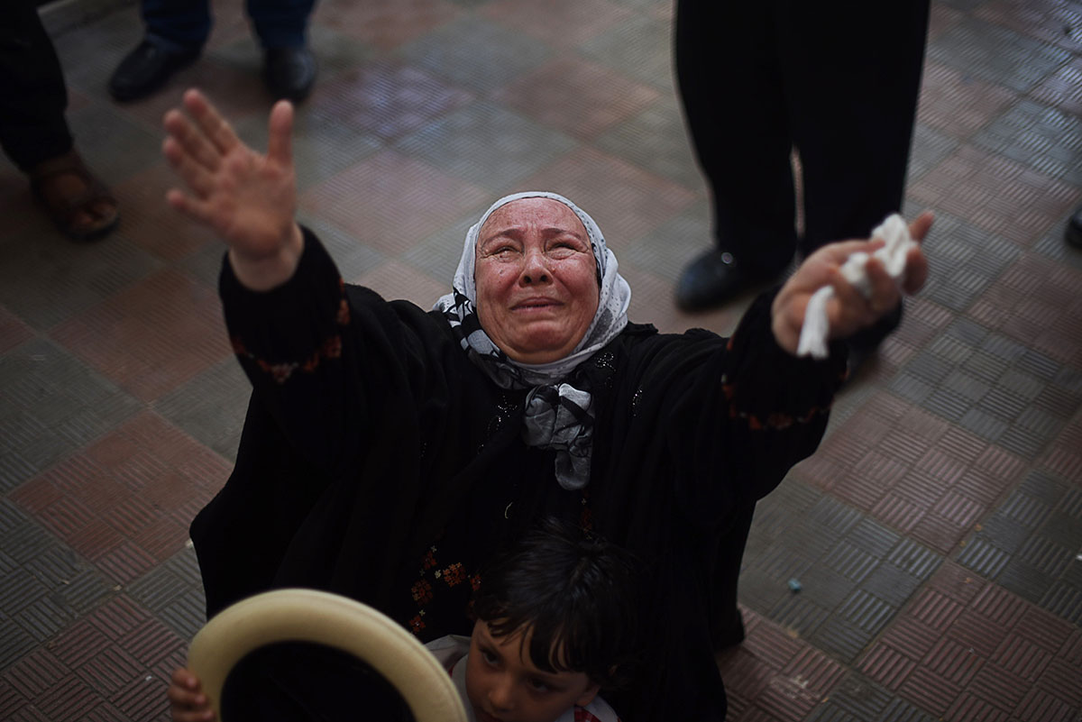 Palestinians wait at the Rafah border/ Please Do Not Use
