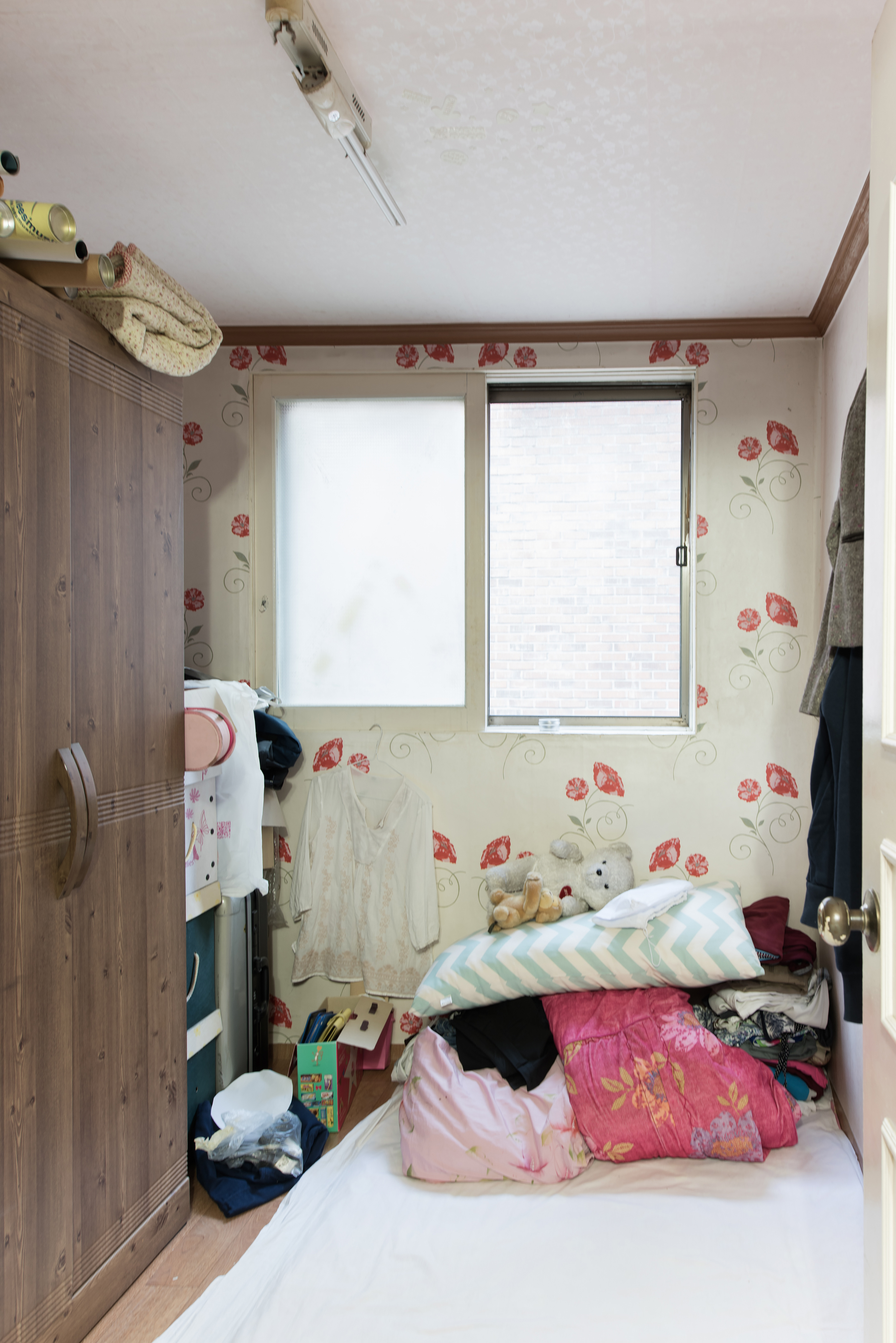 The bedroom of Young-eun Kim, who was in class 3 [Suntag Noh, 2016/Gyeonggi MoMA]The bedroom of Yongjin Kim, who was in class 4 [Yongsung Joo, 2016/Gyeonggi MoMA]