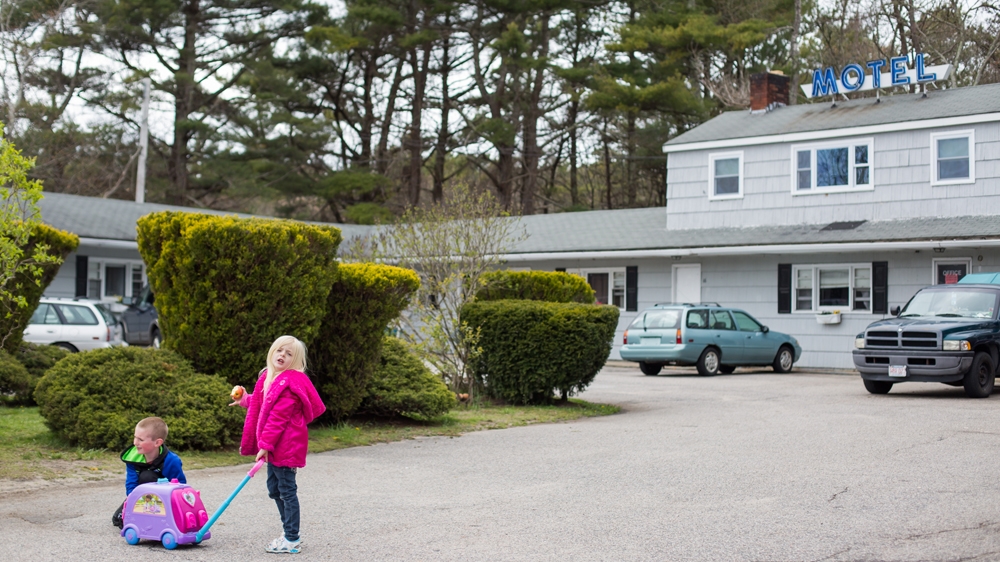  Sofiya and Colby play in the motel parking lot  [Carolyn Bick/Al Jazeera] 