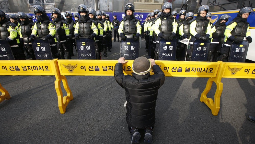 Police allowed protesters to advance to a narrow alley about 100 metres away from the presidential palace [EPA]