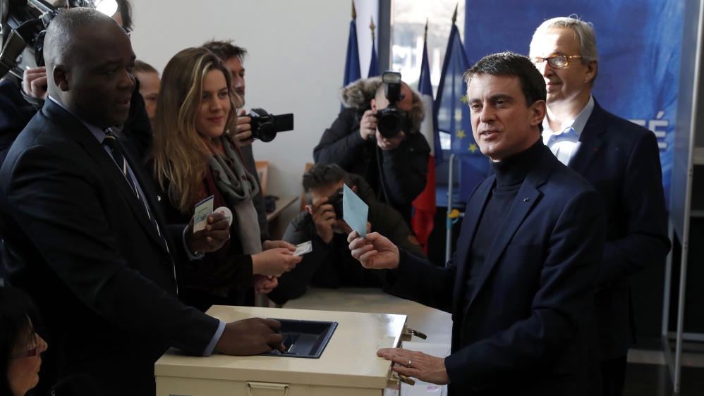 Former French Prime Minister and candidate Manuel Valls votes in the first round of the French left''s presidential primary election in Evry