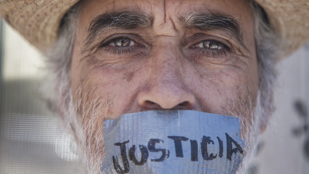 A journalist protests outside Juarez's attorney general's office demanding justice after the March 23 murder of journalist Miroslava Breach. He was the third journalist to be killed in Mexico in March [Gabriela Campos/Al Jazeera]
