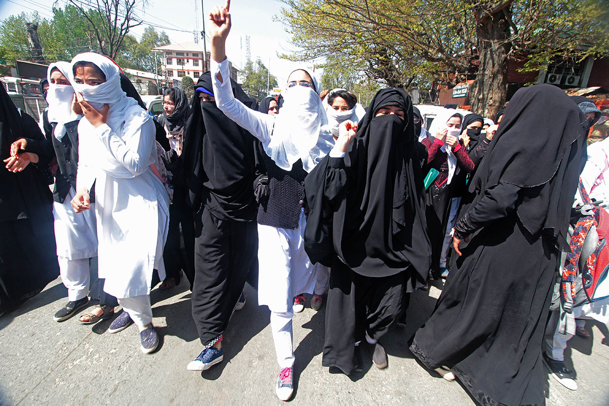 Kashmiri girls on the front lines/ Please Do Not Use