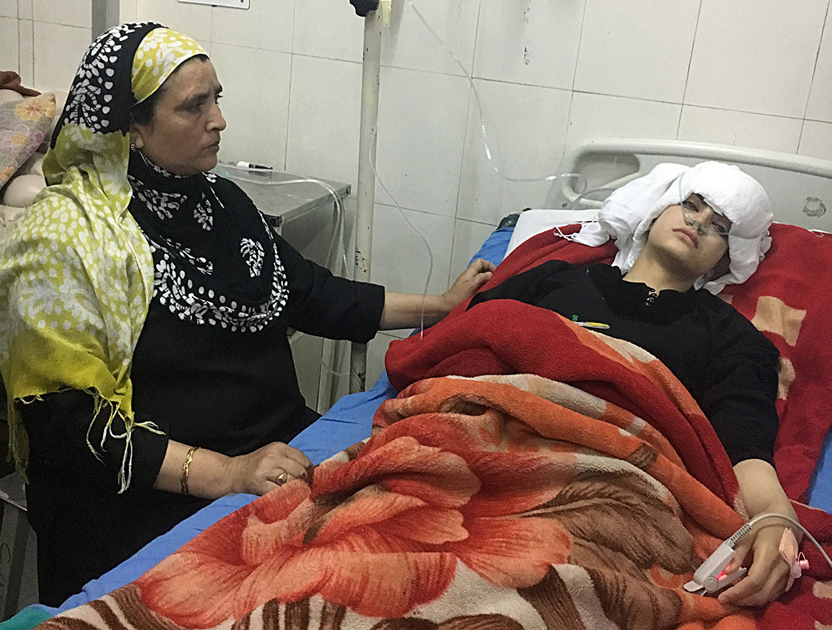 Kashmiri girls on the front lines/ Please Do Not Use