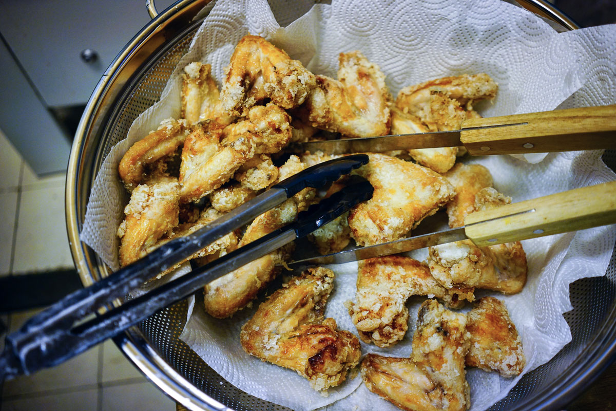 Refugees and Germans mingle in weekly ''Meet n'' Eat''