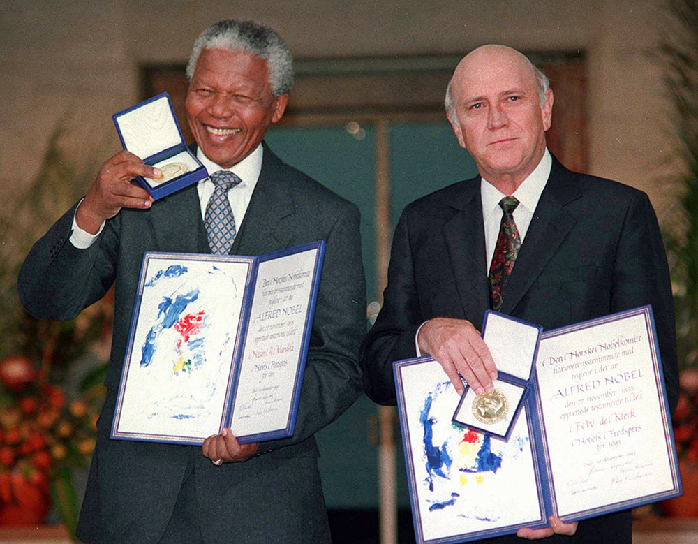 South African Deputy President F.W. de Klerk, right, and South African President Nelson Mandela pose with their Nobel Peace Prize