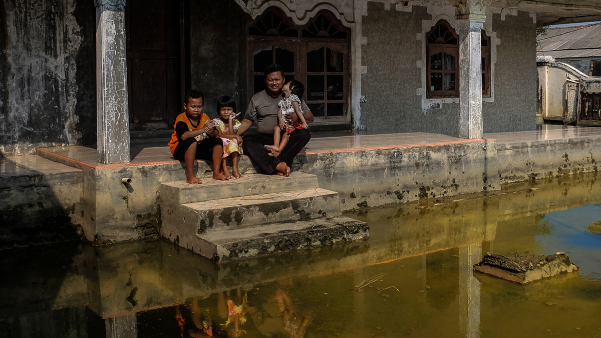 Drowning villages of Jakarta/ Please Do Not Use