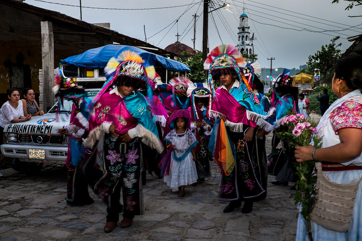 Under the wings of Unesco: Ritual flying in magical Cuetzalan/ Please Do Not Use