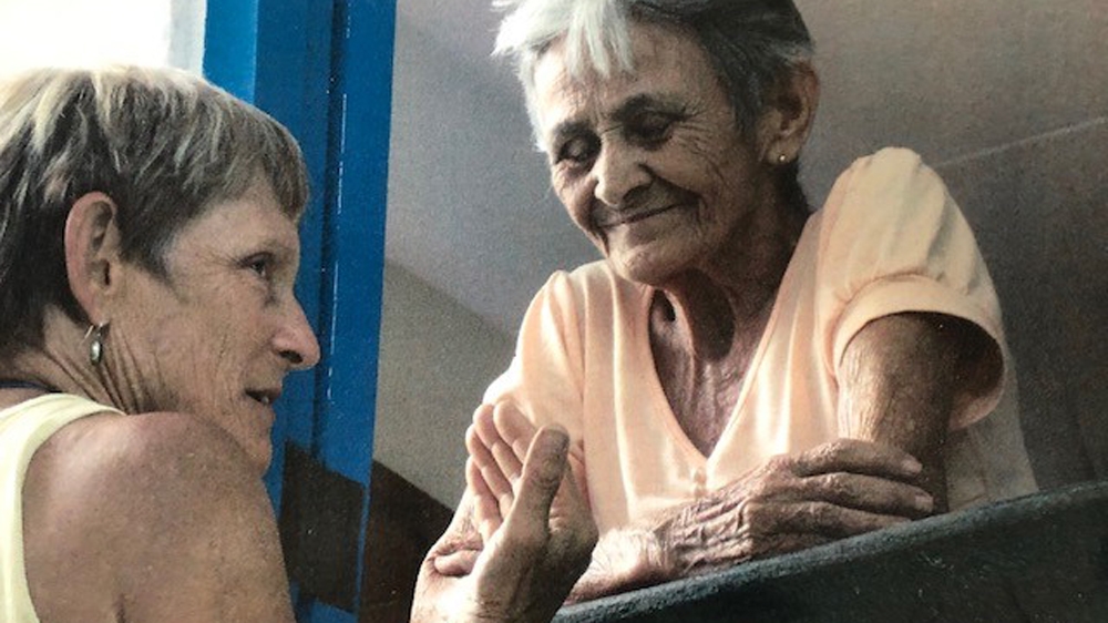 Amanda Hawes speaks with a Cuban coffee worker