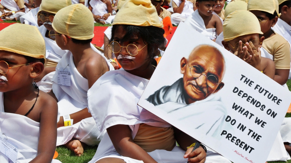 Indian school children dress as Mahatma Gandhi as they attempt to set a new world record as part of celebrations of the 146th anniversdary of the birth of Mahatma Gandhi in Bangalore, Indian, 02 Octob