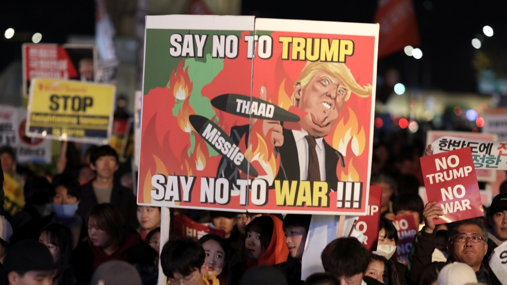 U.S. President Donald Trump and South Korea''s President Moon Jae-in share a toast during a state dinner in his honor at the Blue House in Seoul